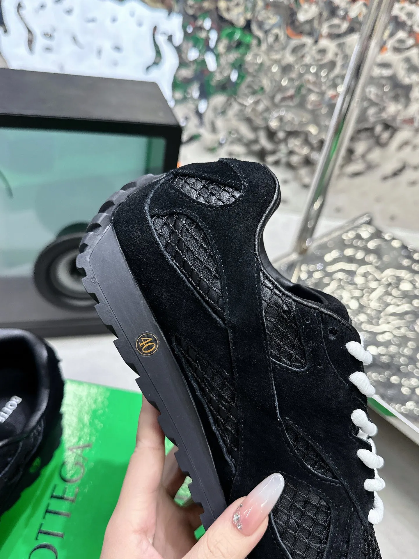 👟👟Ex-factory price 560👟👟 Men ➕20 💰𝐁𝐨𝐭𝐭𝐞𝐠𝐚 𝐕𝐞𝐧𝐞𝐭𝐚 Bodie Home Couple Style 👫BV Sports Shoes Wang Yibo Same Style Casual shoes for couples and dad shoes! Runner sneakers! Original purchase and development! Made of original lightweight technical mesh fabric, the same as the original version! The process is complicated! Paired with a geometric pattern designed rubber outsole, the higher version of the Wang Zha series is actually much taller, but the legs still look slim. Very nice. Durable and durable to play with, standard and version-matching shoe-packing technology. Look for high-end versions. The original outsole is exclusively molded, and the color-blocked TPU outsole is used. The material and weight are the same as the original! Size: Women’s size 35-41 (40 and 41 customized, non-refundable) Men’s size 39-45 (45 customized, non-refundable)